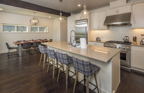 Big Sky Casa | New! Hot Tub, Soaking Tub, Great Location!