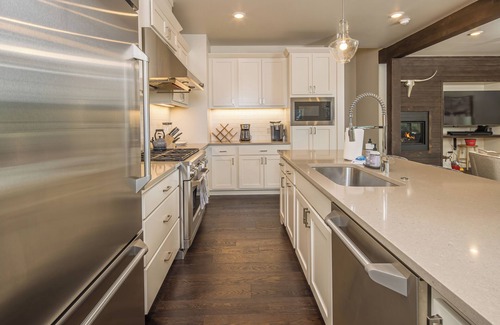 Big Sky Casa | New! Hot Tub, Soaking Tub, Great Location!