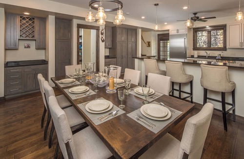 Big Sky Condominio | New! Hot Tub, Town Center, Air Conditioning! Western Luxe Delight!