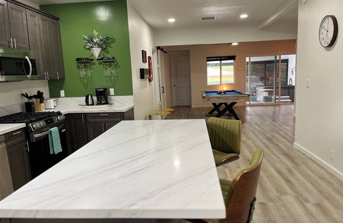 Logan Heights Casa | New House! Family/ HotSpa/BBQ/Game/Gated Parkings, Closed to Top SD Hot-spots!