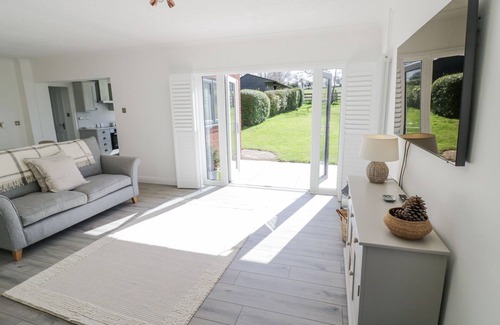 Weston under Wetherley Cabaña | NEW HOUSE FARM, pet friendly, character holiday cottage in Cubbington