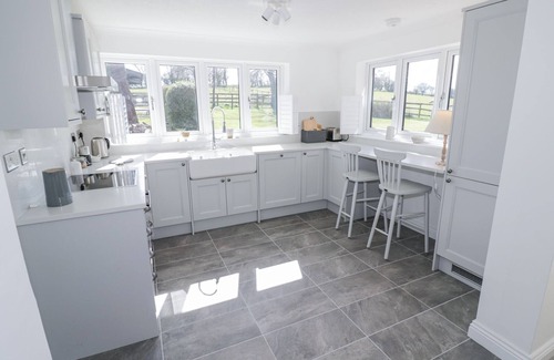 Weston under Wetherley Cabaña | NEW HOUSE FARM, pet friendly, character holiday cottage in Cubbington
