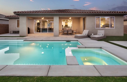 Bermuda Dunes Casa | Casa a estrenar, cerca de todo! 4BR con piscina, jacuzzi y pozo de fuego (para 12)