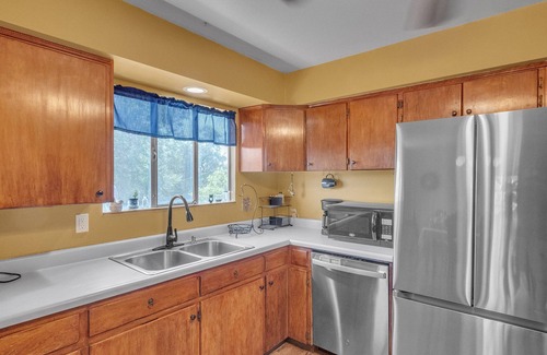 Canon City Casa | NEW! House of Broken Dove 5-Bedroom Home - Handicap accessible - Pets Allowed