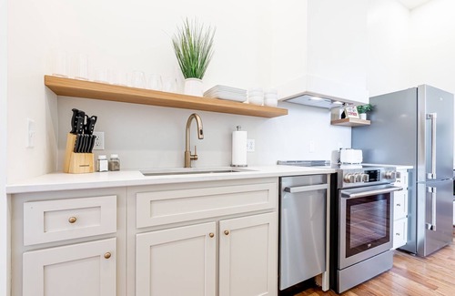 Germantown Condominio | New! House of Hudson two miles from Downtown Nash