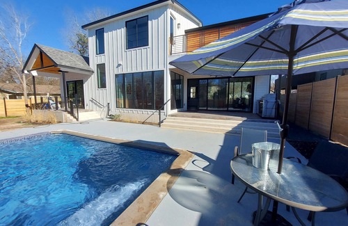 Galindo Casa | New House with Cool Pool in South Austin