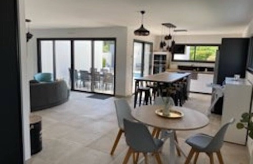 Vaux-sur-Mer Casa | New house with heated swimming pool for 8 to 10 people, quiet area