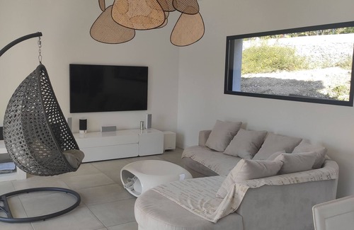 Ventabren Casa | New house with pool just minutes from Aix en Provence!