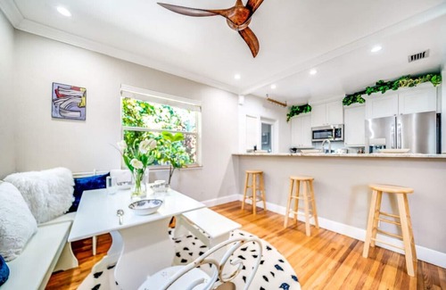 South Middle River Casa | NEW! HTD POOL/HOT TUB/10MIN TO BEACH & AIRPORT
