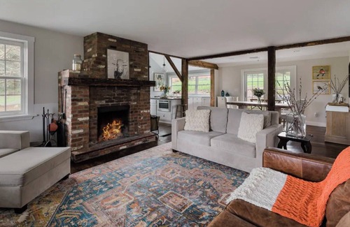 Montgomery Casa | NEW! Hudson Valley 1830s Farmhouse: Pool, Tennis Court & 14 private acres!