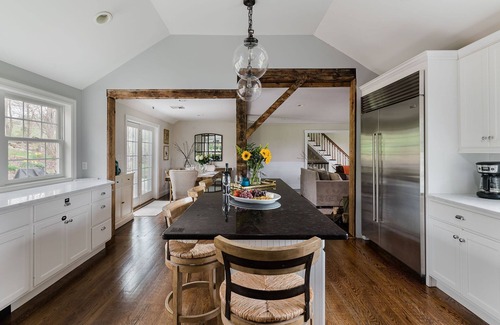 Montgomery Casa | NEW! Hudson Valley 1830s Farmhouse: Pool, Tennis Court & 14 private acres!