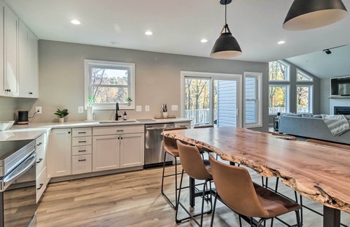 Bentonville Casa | NEW! Immaculate Sanctuary w/ Hot Tub & Fire Pit!
