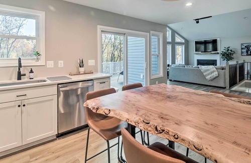 Bentonville Casa | NEW! Immaculate Sanctuary w/ Hot Tub & Fire Pit!