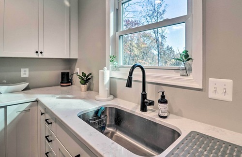 Bentonville Casa | NEW! Immaculate Sanctuary w/ Hot Tub & Fire Pit!