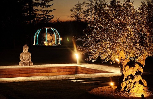 Lecelles Casa | New! In my bubble room bubble and spa