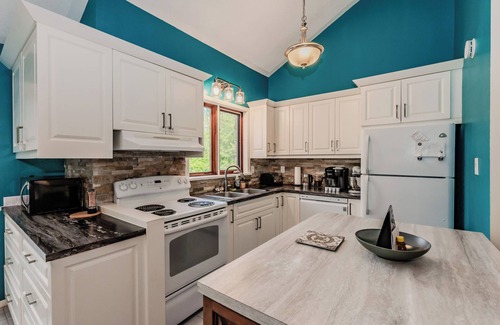 Sauble Beach Casa | NEW in Sauble - Sauna & Hot Tub at Sauble Shores