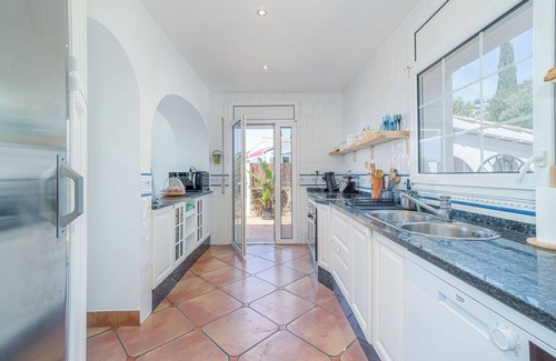 El Mas Fumats Villa | Nuevo.Increíbles vistas al mar, cerca de Cadaqués, con piscina, para 8/12 pers.