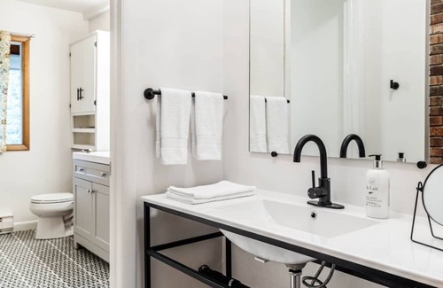 Lenox Dale Casa | New! Inspired Country Retreat in Lenox Sleeps 8