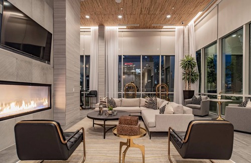 Old East Dallas Apartamento | ⭐️New!⭐️ King Lux High Rise| 1BR/1B | Downtown | Fast WIFI
