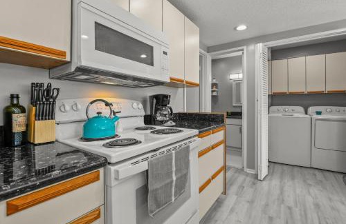 Gulfport Apartamento | NEW King with Loft Beach Near Gulf