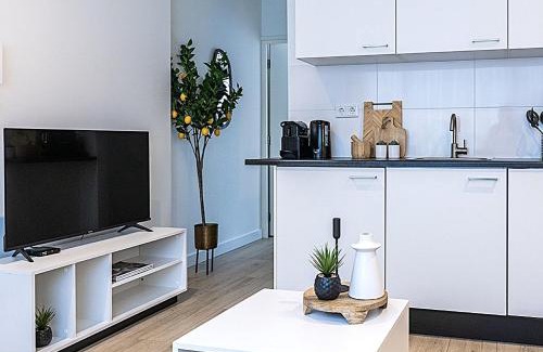 Strijp Apartamento | New Kitchen, Vibrant Home Close To Supermarket