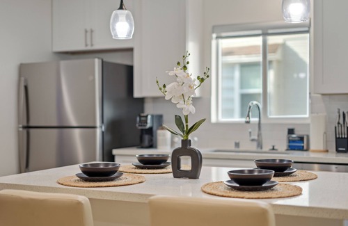Vernon Casa | NEW! Koreatown+Universal Studios