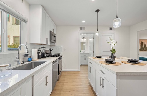 Vernon Casa | NEW! Koreatown+Universal Studios