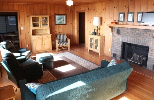 Detroit Lakes Cabina | NEW! Lake Melissa 5 Bedroom Charming Cabin