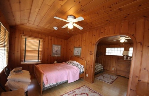 Detroit Lakes Cabina | NEW! Lake Melissa 5 Bedroom Charming Cabin