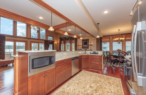Waterfront Greens Casa | New! Lake Side Lodge: Lakfront, Golf Area, Dock Slip, Hot Tub!