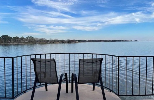 Seven Coves Condominio | New! Lakefront 2-bedroom Condo. Newly remodeled.