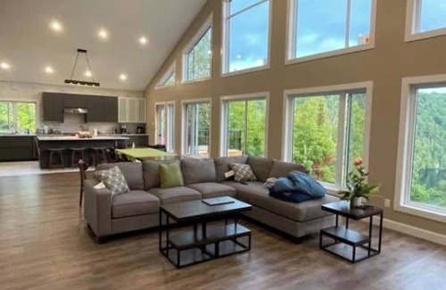 Val-des-Monts Villa | NEW! Lakefront Paradise: Spacious 5-Bedroom Retreat with Hot Tub Bliss