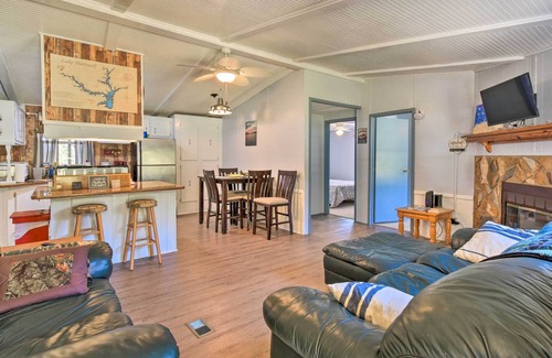 Townville Cabaña | NEW! Lakefront Townville Cottage w/ Boat Dock!