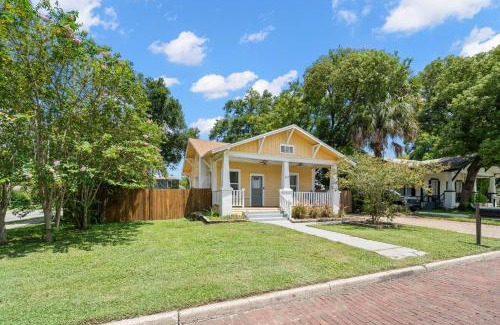 Dixieland Casa | NEW Lakeland Landing - Adorable Bungalow In Prime Location