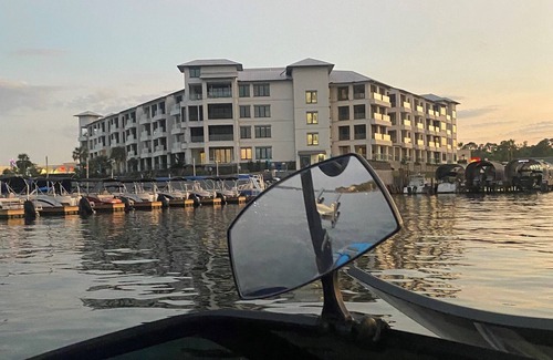 Montgomery Condominio | New Lakeside 3bdrm/ 3 bath condo with boat slip