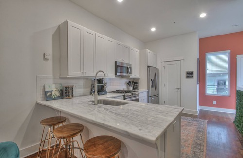 Hillsboro Village Casa | New! Large Luxury Hillsboro Village Home, 9 Beds, 4 BDR, 3.5 BA, Private rooftop