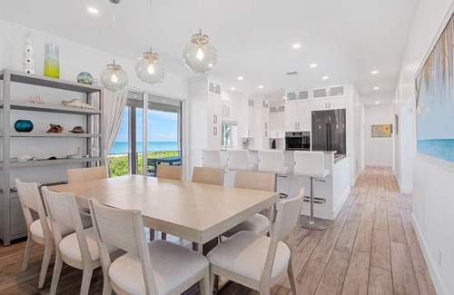 Captiva Casa | Captiva, Florida, Estados Unidos 33924. Direct Beach Front Estate con piscina / jacuzzi / juegos y más