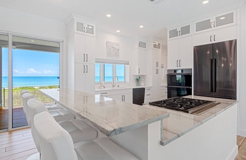 Captiva Casa | Captiva, Florida, Estados Unidos 33924. Direct Beach Front Estate con piscina / jacuzzi / juegos y más