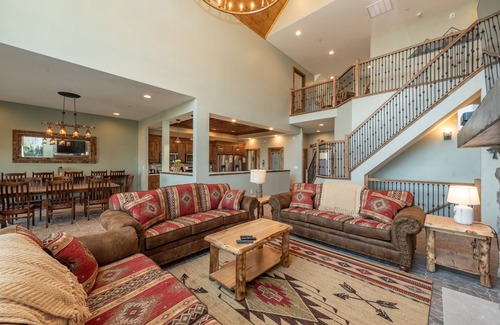 Waterfront Greens Casa | New! Lazy Creek: Lake Access, Dogs Welcome, Pool, Lazy River!