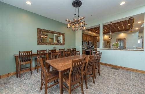 Waterfront Greens Casa | New! Lazy Creek: Lake Access, Dogs Welcome, Pool, Lazy River!