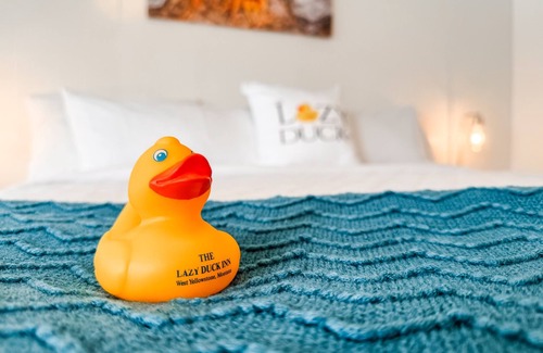 West Yellowstone Hotel | New Lazy Duck Inn #15 King/ Kitchenette