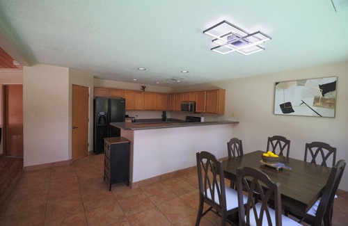 Northeast Heights Casa | New listed home near Balloon Fiesta Park!! Sleeps 10!
