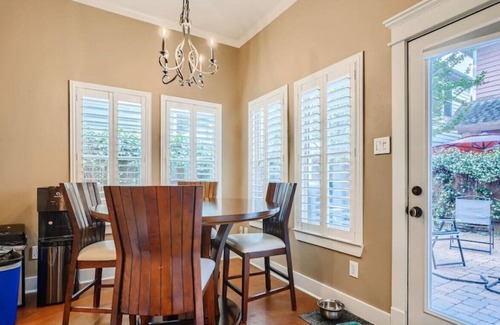 Shady Acres Casa | New Listing! 2 Bed 2 Bath Home Mins to DT Houston/Medical Disctrict