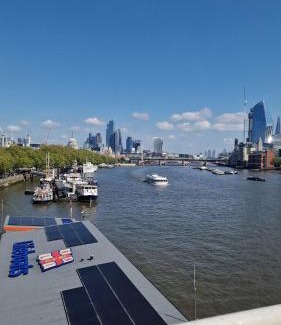 Chelsea Riverside Apartamento | New Listing- 2 Bedroom Riverside Chelsea Apartment