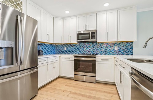 Duck Condominio | New Listing -- 3 BR Oceanfront Condo in Duck with pool