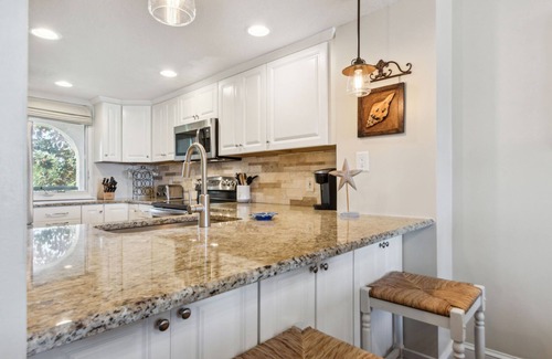 Fernandina Beach Condominio | NEW LISTING! 3rd Floor Oceanfront Sea Dunes Villa