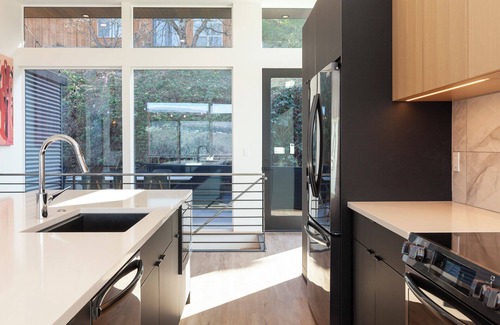 Hood River Casa | NEW LISTING, 4 bed, 3.5 bath, amazing view w/ an elevator