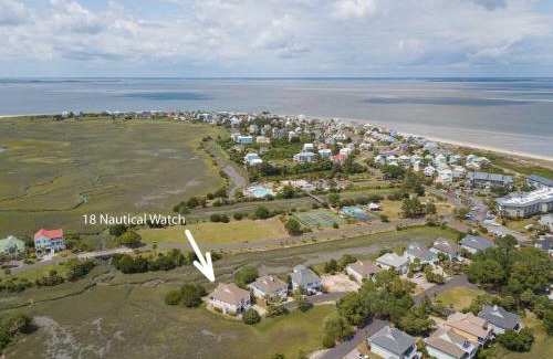 Oceanmarsh Subdivision Casa | New Listing! 4BR on Harbor Island