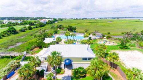 Oceanmarsh Subdivision Casa | New Listing! 4BR on Harbor Island