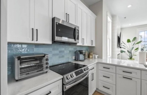 Carolina Beach Villa | NEW LISTING! A Treasure to Sea (4-Bedroom Villa)